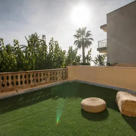 2 - House2 Garden In Front Of The - Ferrari Land Apartment