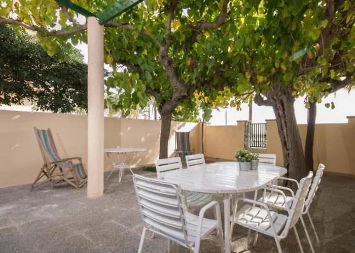 2 - House2 Garden In Front Of The - Ferrari Land Salou